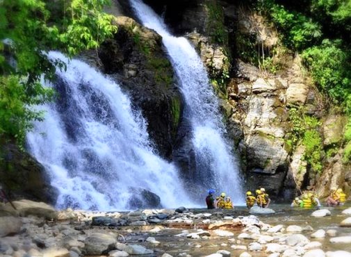 Waterfall_Hiking